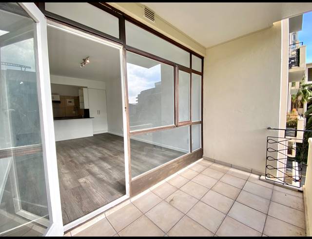 0.5 BEDROOM APARTMENT TO LET IN SEA POINT